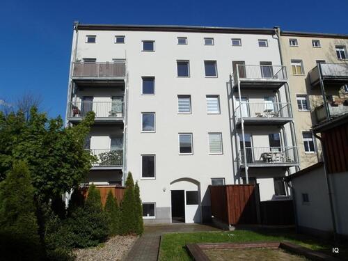 Foto - Ab sofort zu haben: Freundliche Singlewohnung mit Balkon, Laminatboden & Badewanne