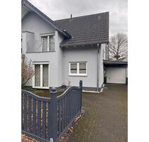 Gepflegte Doppelhaushälfte mit Garten & Garage in Siegburg Gepflegte Doppelhaushälfte mit Garten & Garage in Siegburg