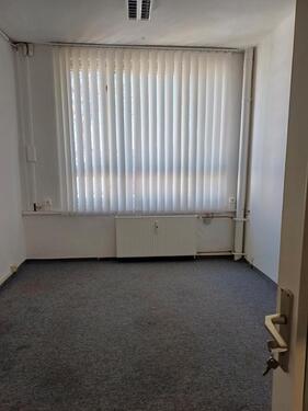 Foto - Büroraum 15-35m² beheizt in Lankow zu vermieten