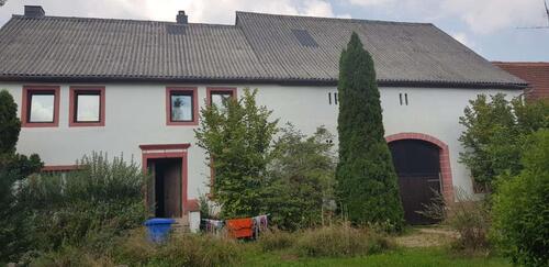 Foto - Großes Bauernhaus mit großem Grundstück