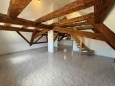 Foto - Sanierte 4-Zimmer-Dachgeschoss-Wohnung mit Sichtbalken, Designbad und Gartenoption