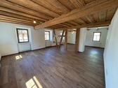 Foto - Sanierte 4-Zimmer-Wohnung mit Sichtbalken, Designbad und Gartenoption