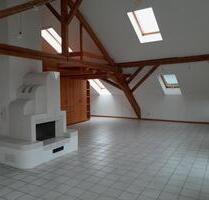 Dachgeschoß- Atelierwohnung - 770,00&nbsp;EUR Kaltmiete, ca.&nbsp; 85,00&nbsp;m&sup2; in Schnaitsee (PLZ: 83530)