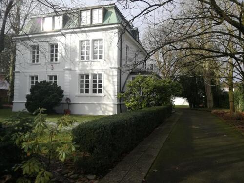 Foto - Elegante Dachgeschoßwohnung - 1.325,00 EUR Kaltmiete, ca.  106,00 m²