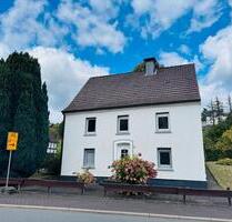 Einfamilienhaus mit gr. Garten + 2 Garagen - von PRIVAT - Finnentrop