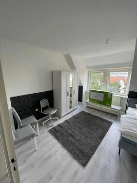 Foto - Dachgeschosswohnung, 97 qm, 4 Zimmer + Küche + Bad ab 01.06.