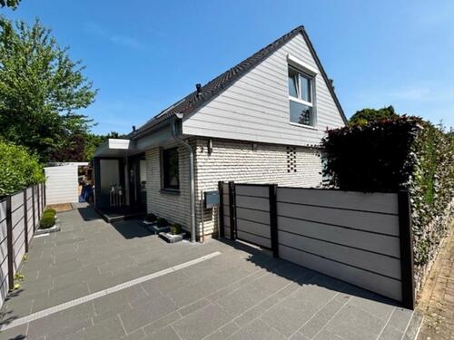 Foto - Ein- Zweifamilienhaus in Monheim, am Waldrand mit großem Garten