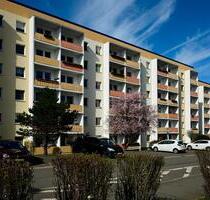 3-Raum-Wohnung mit Balkon - 299,00&nbsp;EUR Kaltmiete, ca.&nbsp; 56,28&nbsp;m&sup2; in Crimmitschau (PLZ: 08451)