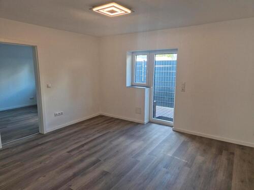 Foto - Neurenovierte Räumlichkeit; 2 Zimmer, Küche, WC, Flur, Terrasse