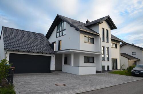 Foto - Einfamilienhaus mit Einliegerwohnung
