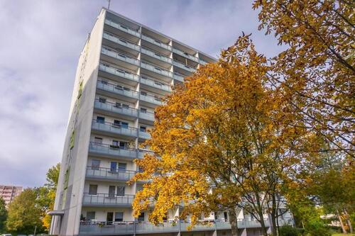 Foto - 3-Raum-Wohnung mit Balkon und den Spielplatz vor der Haustür