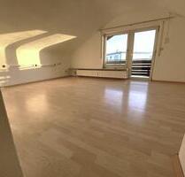 Drei Zimmer DG-Wohnung, 63073 Offenbach, Bremer Str.34 - Offenbach am Main Bieber