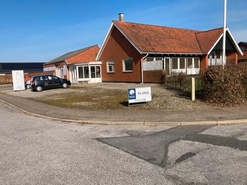 Foto - Haus und autowerkstat in Danmark Skolegade 14 Øster Højst 6240 Lø