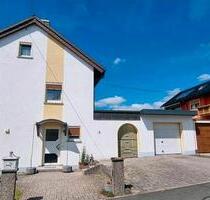 freistehendes Einfamilienhaus mit Garage - Issigau