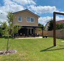 Neubau:freistehendes Einfamilienhaus mit großen angelegten Garten - Neubrandenburg