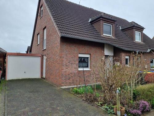 Foto - Doppelhaushälfte mit einer Garage in 46519 Menzelen-Ost