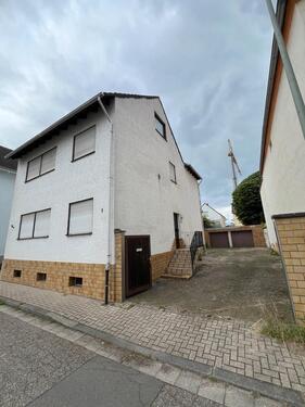 Foto - Großes 2 Familienhaus Privat mit Kellerwohnung, Hof und 2 Garagen