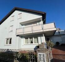 Gemütliche 3 Zimmer-Etagenwohnung mit Einbauküche und Balkon, Wohnfl. ca. 107m², beziehbar ab 01.03.2026 - Theres