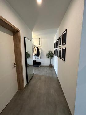 Foto - Helle & moderne 3-Zimmer Wohnung mit großem Wohn-Essbereich und Balkon - Tiefgaragenstellplatz inklusive (WHG 09)