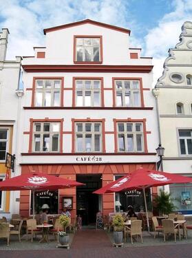 Foto - Geschäftshaus mit 3 Gewerbeeinheiten : Cafe, Pension und Friseur