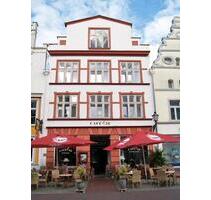 Geschäftshaus mit 3 Gewerbeeinheiten: Cafe, Pension und Friseur - Wismar Altstadt