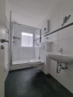 Foto - Verfügbar ab April 2026! Modern renovierte 3-Zimmer-Erdgeschosswohnung mit Balkon & neuem Badezimmer