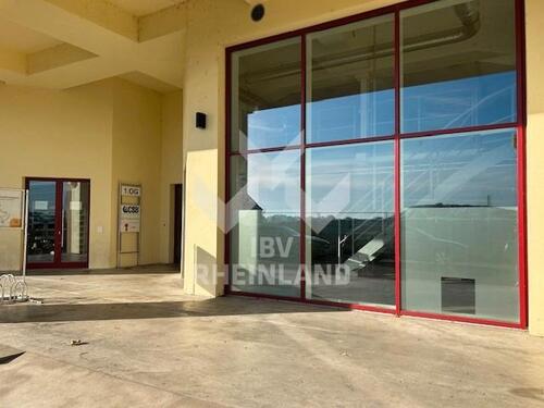 Foto - Raum für kreative Ideen: 'showroom' mit Empore als Lager