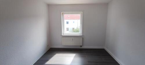 Foto - Charmante Wohnung mit Badewanne, Laminat und zentraler Lage – jetzt einziehen