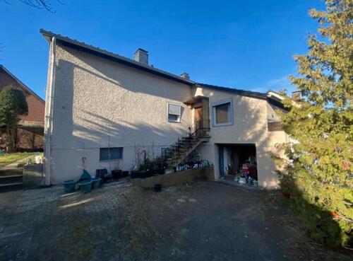 Foto - Einfamilienhaus mit Garage und Grundstück