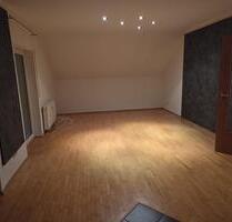 Moderne 3 Zimmer Dachgeschosswohnung mit EBK in Niederaula