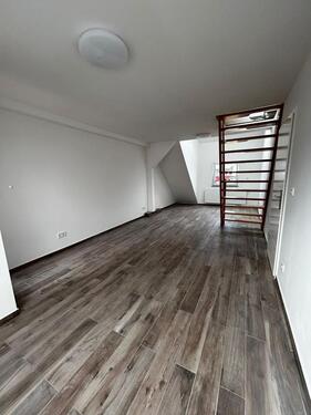 Foto - Wunderschöne, kernsanierte 3-Zimmer-Maisonettewohnung (80m2)