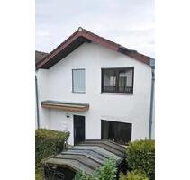 Reihenmittelhaus mit kl. Garten + Pkw-Stellplatz in Weiterstadt Reihenmittelhaus mit kl. Garten + Pkw-Stellplatz in Weiterstadt