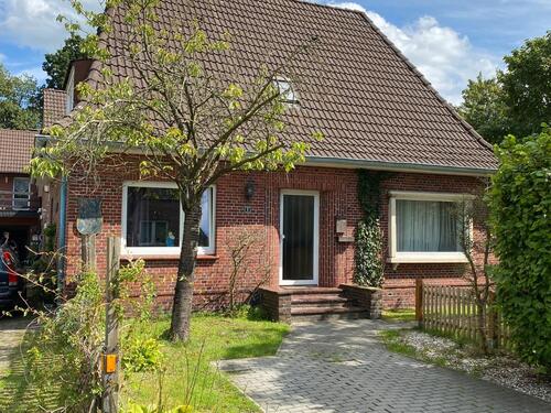 Foto - Vermieteter Gebäudekomplex mit kleinem Garten und Baugrundstück