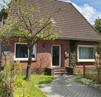 Vermieteter Gebäudekomplex mit kleinem Garten und Baugrundstück - Aurich Egels und Wallinghausen