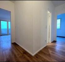 Gemütliche 2-Zimmer-Wohnung mit Balkon und Blick auf die Frankfurter Skyline - Maintal