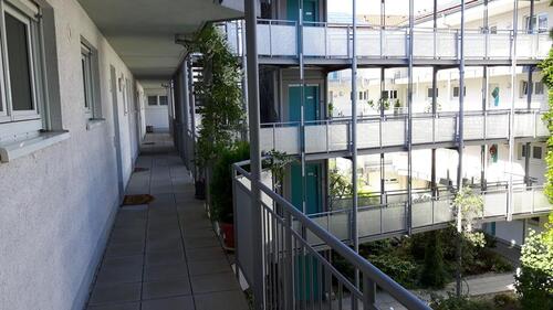 Foto - Charmante 2-Zimmer-Wohnung mit Balkon, Tiefgarage und Aufzug – im 2. OG