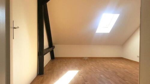 Foto - Kuschelig mit Holzbalken + ZENTRAL & GEMÜTLICH + viele DACHSCHRÄGEN