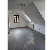CHARMANTE 2-ZIMMER-DACHGESCHOSSWOHNUNG MIT HISTORISCHEM FLAIR IN BAD STAFFELSTEIN-Ortsteil