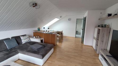 Foto - Helle 3-Zimmer Dachgeschosswohnung mit Balkon & Garage