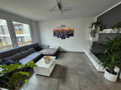 Foto - Neuwertige 4,5-Zimmer Wohnung mit Balkon, EBK und TG-Stellplatz