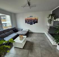 Neuwertige 4,5-Zimmer Wohnung mit Balkon, EBK und TG-Stellplatz - Backnang