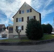 Tolles 3 Familienhaus in guter Lage , 2 Garagen und großer Grund - Bad Mergentheim