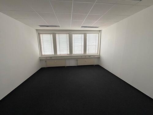Foto - 22m² Büro mit Parkplatz, Kantine, Glasfaser usw.