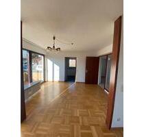 Helle 3-Zimmer-Wohnung mit Balkon in Nürtingen Perfekt für Paare