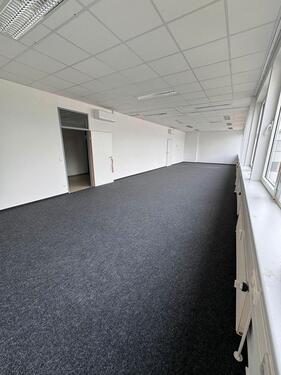 Foto - 72m² Büro mit Klima, Parkplatz, Kantine, Glasfaser in Magdeburg
