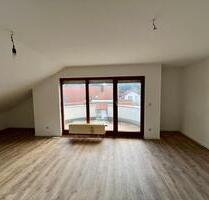 Sanierte Dachgeschosswohnung mit Balkon in Gschwend