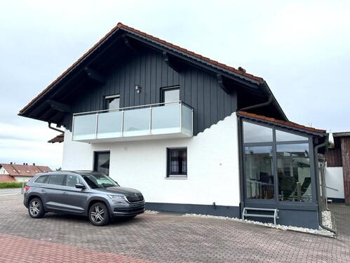 Foto - 4-Zimmer-Wohnung im 1. Stock mit Balkon & 2 Stellplätzen