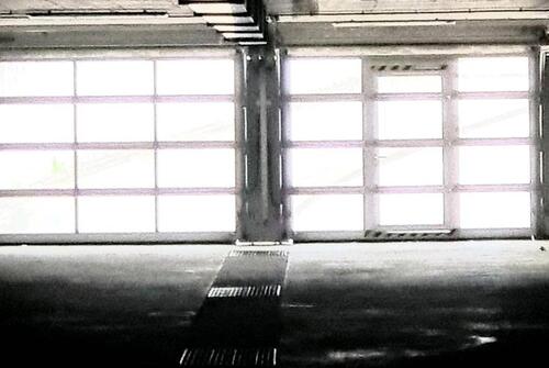 Foto - Motorrad Roller Stellplatz Tiefgarage