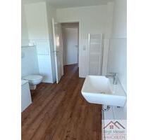 Sofortbezug in komplett renovierte 3-Raum-Dachgeschoss-Wohnung mit teilweiser Neuausstattung, kaum Schrägen - Schwerin