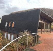 Wohnhaus 1 mit zwei Wohneinheiten und Wohnhaus 2 mit zwei Garagen - Gladenbach